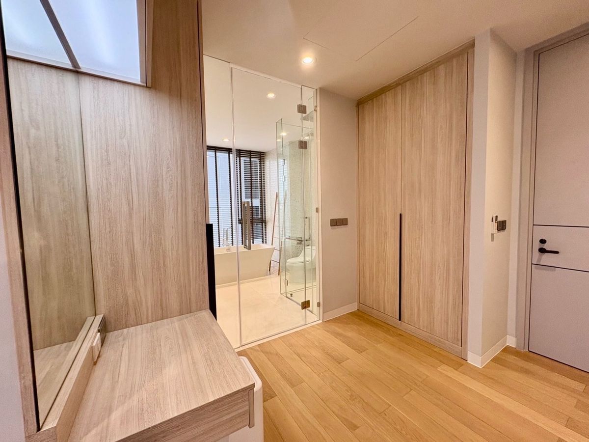 For SaleCondoSukhumvit, Asoke, Thonglor : 📢👇Sell with tenant til 16-10-26
Luxury Condo at Vittorio a top-tier residence located just steps from BTS Phromphong. Surrounded by world-class shopping malls, fine dining, and city life convenience.