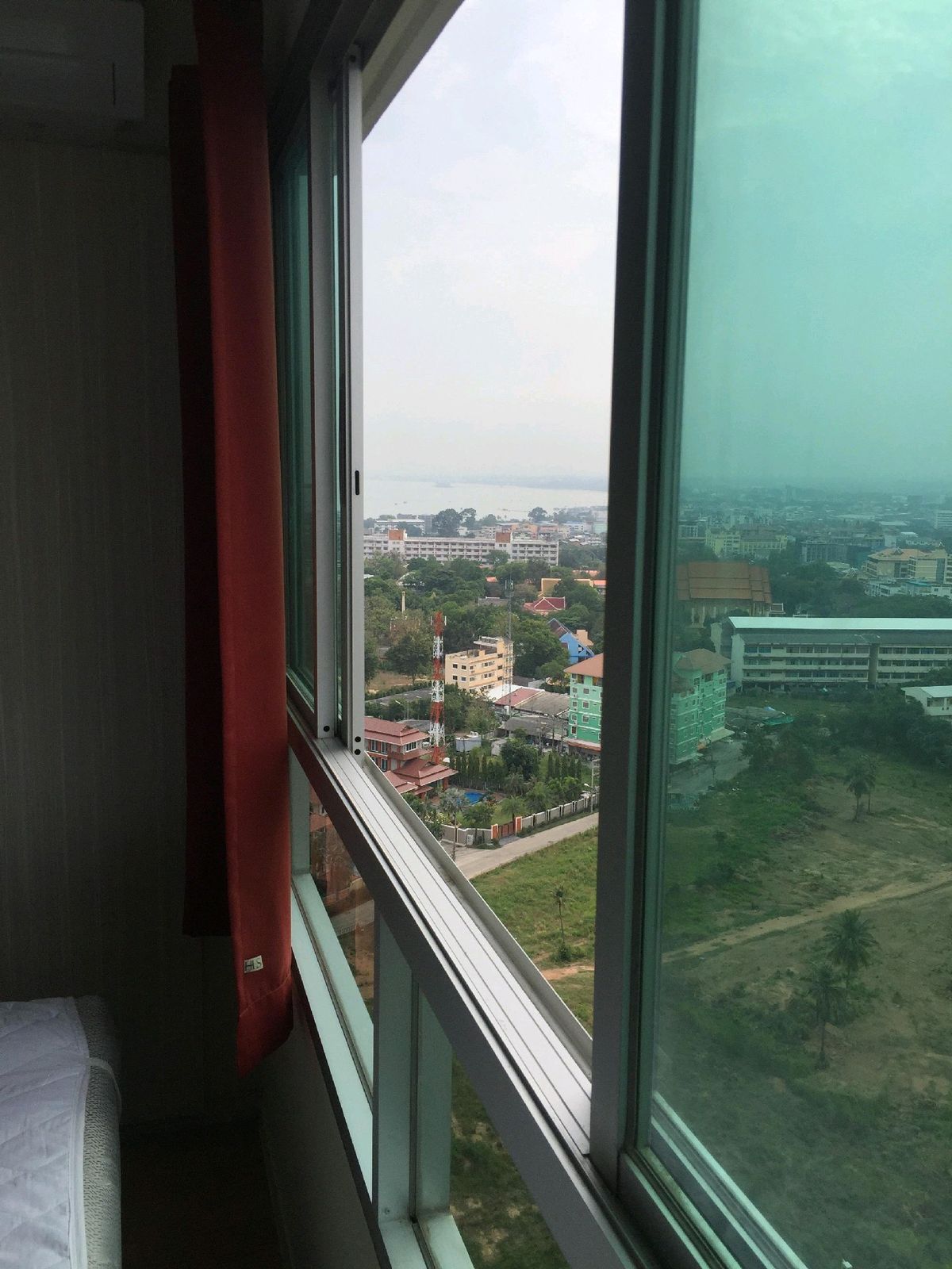 For RentCondoPattaya, Bangsaen, Chonburi : Condo for rent, owner, own, floor 21, Building C, usable area, 23 bedrooms, 1 bathroom, rental price 6,000 baht, 1 year rental contract, pay a deposit of 16,000 baht, ready to move in (Furniture deposit 10,000 baht, in advance 6,000 baht