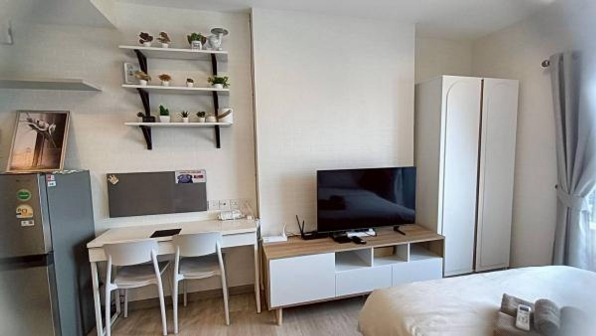 For RentCondoOnnut, Udomsuk : Condo for rent IDEO Mobi Sukhumvit 81, beautiful room, high view, attached to BTS Onnut, lived in a style in Sukhumvit area, BTS On Nut (0.2 km), Makro Onnut (1.2 km), Thep Tarin Hospital (3.0 km), Southern College, Southeast, Bangkok (3.3 km).