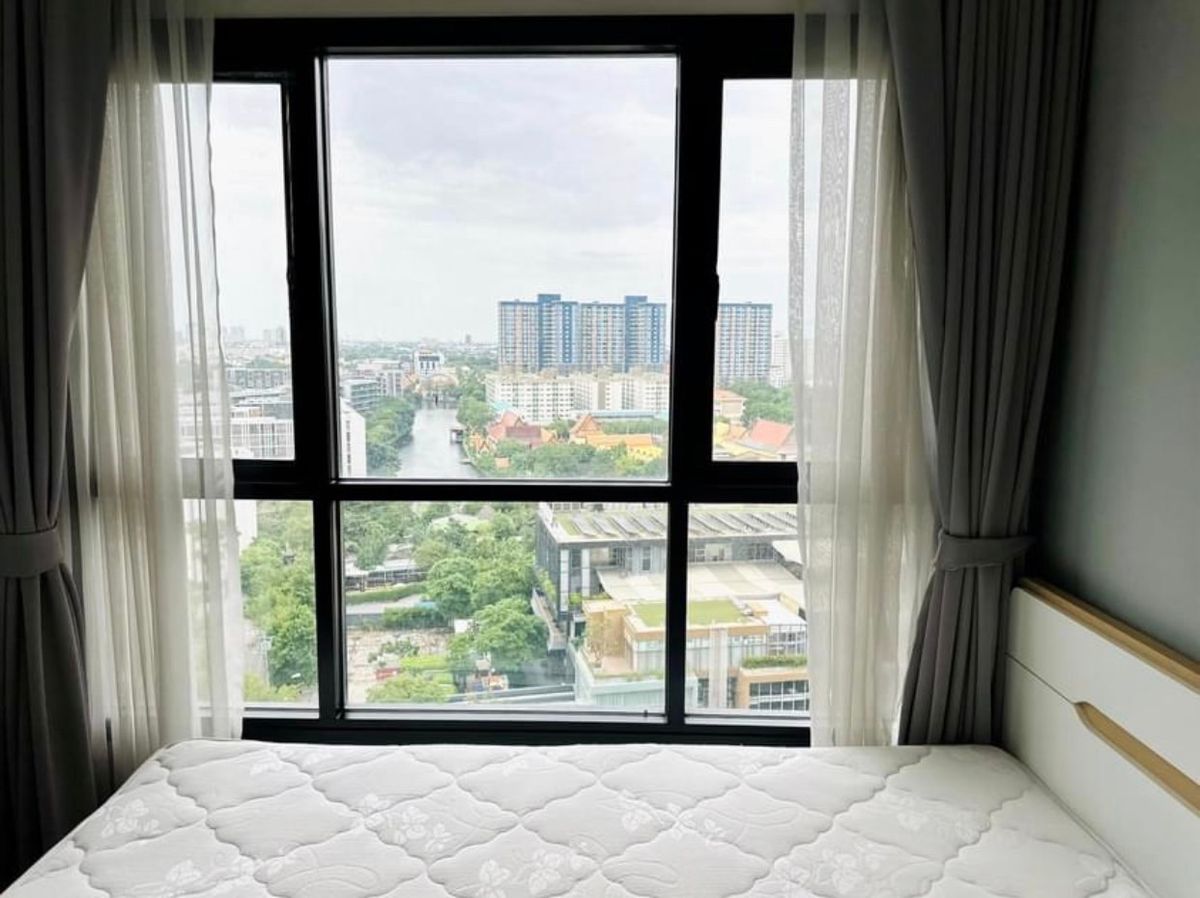 For RentCondoOnnut, Udomsuk : Rent The Base Park West, size 30 sqm. Floor 15, Habito view. Near BTS Onnut, beautiful room, complete, ready to enter, price 15,000 baht 
 
