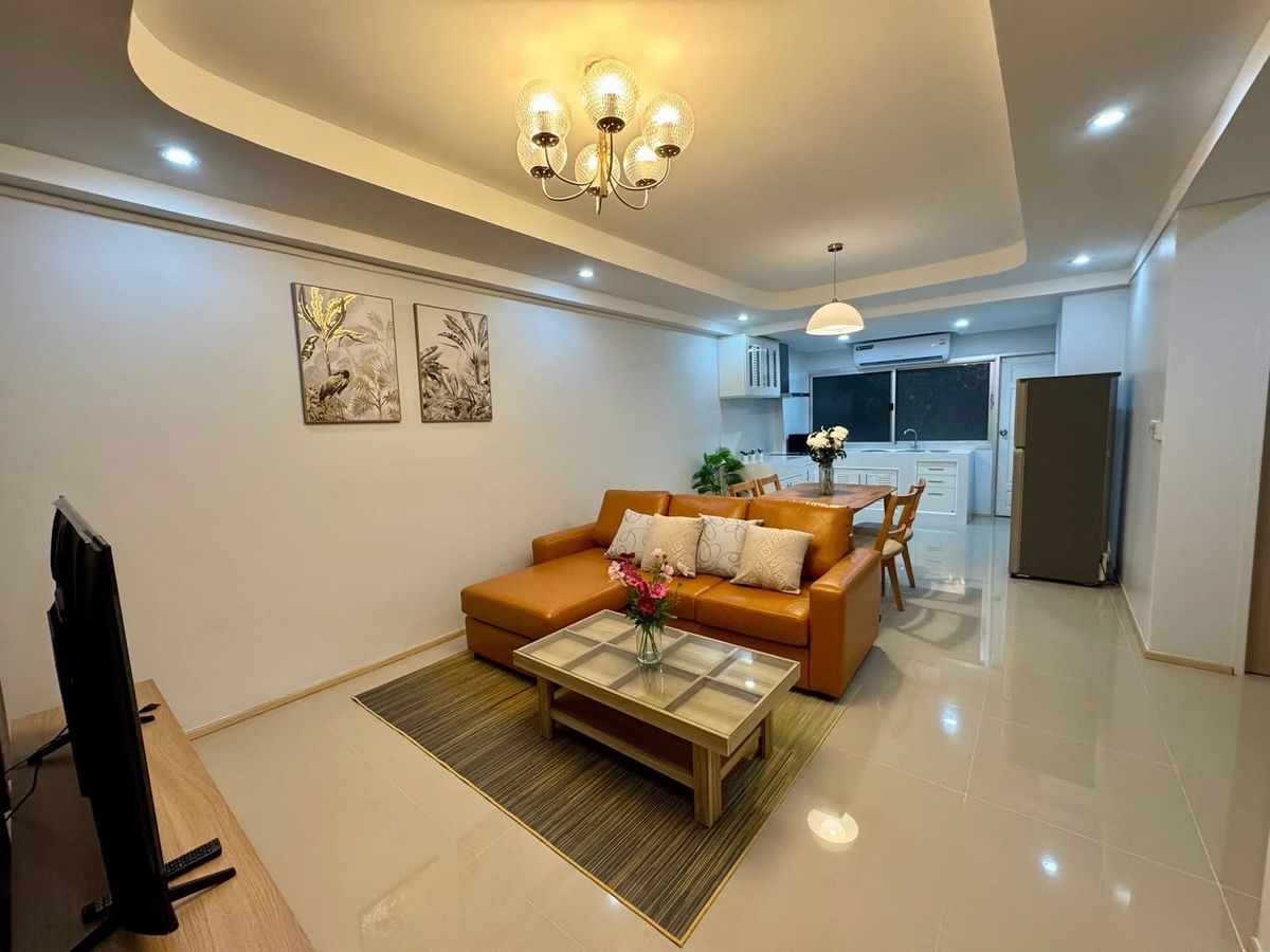 For RentCondoRama9, Petchburi, RCA : 2 bedroom condo attached to Central Rama 9 - big, ready to stay