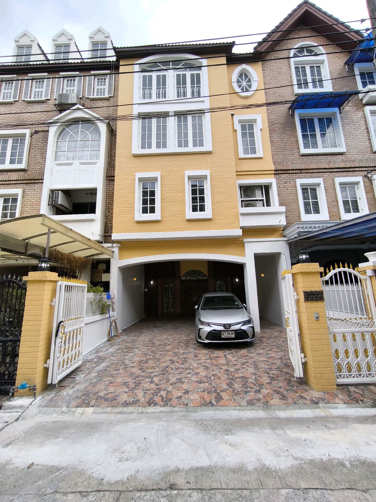 ให้เช่าทาวน์โฮมสาทร นราธิวาส : ให้เช่า Townhome รีโนเวทใหม่ ทำเลใจกลางสาทร ซ.เย็นอากาศ 2 ใกล้ MRT ลุมพินี ➡️พื้นที่ใหญ่ 41 ตร.วา | 4 ห้องนอน | 5 ห้องน้ำ | ห้องแม่บ้านแยก 