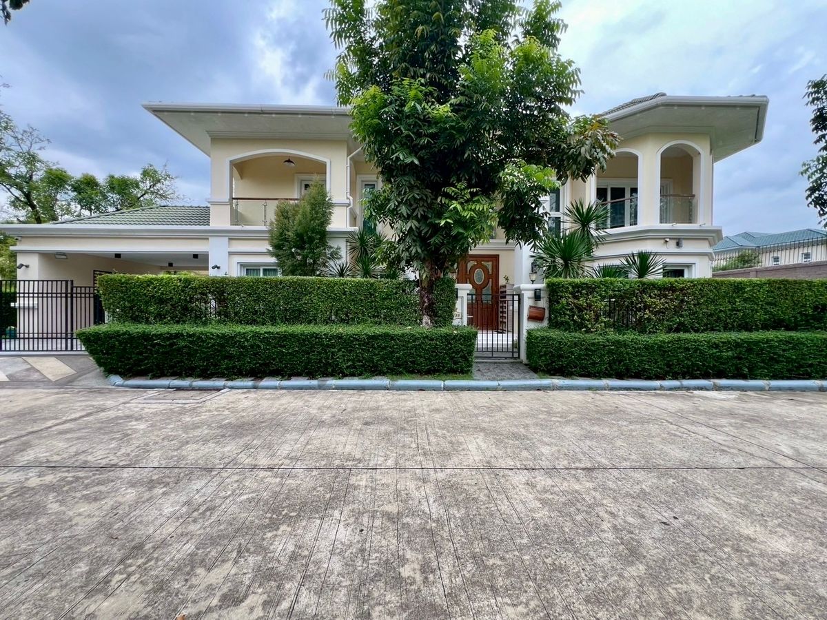 ขายบ้านปิ่นเกล้า จรัญสนิทวงศ์ : 𝐆𝐨𝐥𝐝𝐞𝐧 𝐇𝐞𝐫𝐢𝐭𝐚𝐠𝐞 ปิ่นเกล้า – ราชพฤกษ์
บ้านหรูสไตล์ยุโรป หลังมุม บนทำเลศักยภาพ