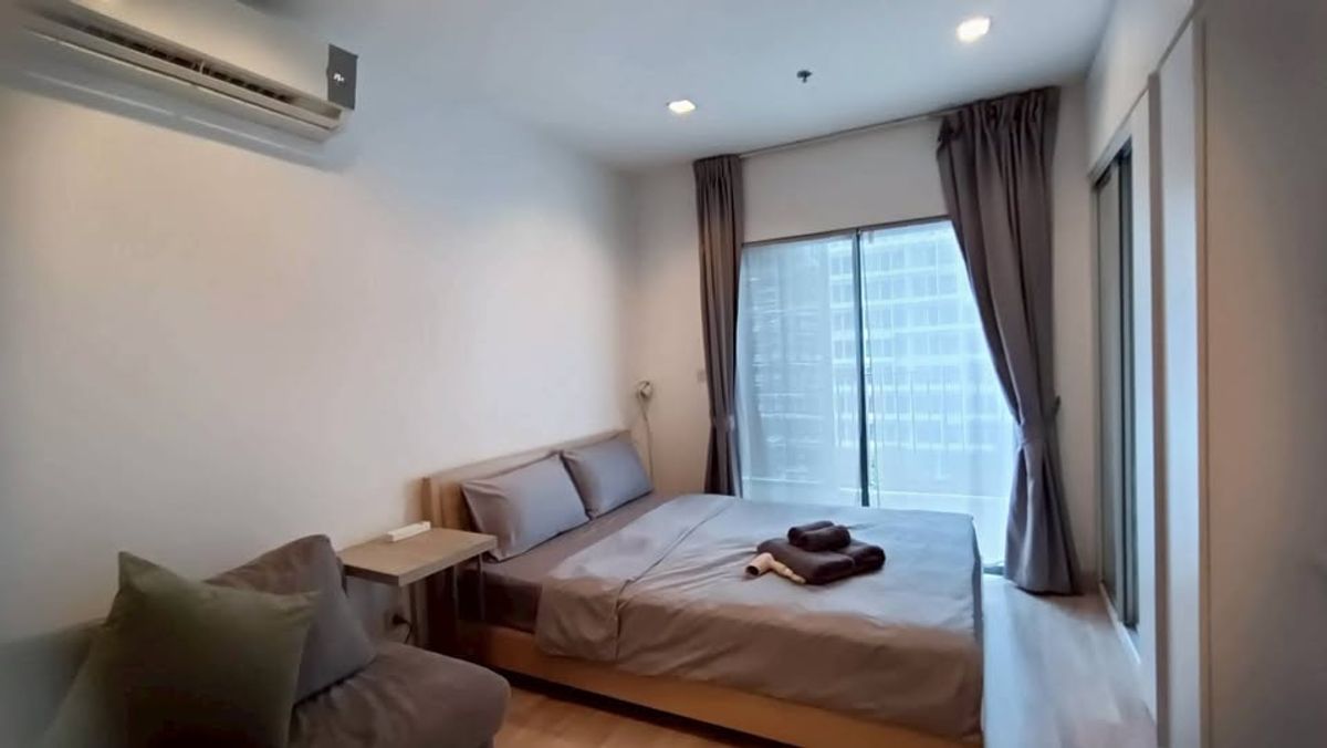 For RentCondoOnnut, Udomsuk : Condo rental IDEO Mobi Sukhumvit 81, beautiful room, high view, attached to BTS On Nut, living in style in Sukhumvit area, BTS On Nut (0.2 km), Sukhumvit Hospital (2.3 km), Makro Onnut (1.2 km), Tesco Lotus Sukhumvit 50 (0.2 km)