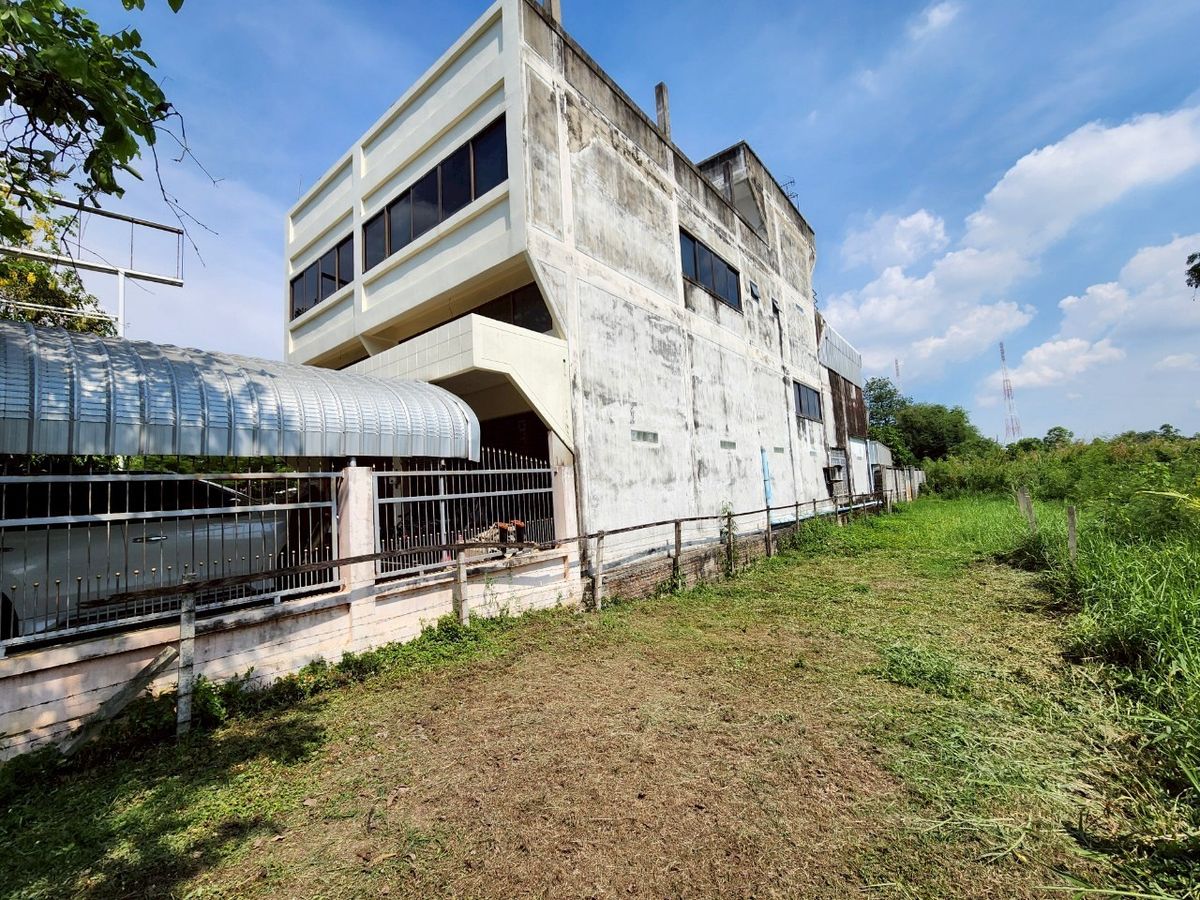 For SaleShop HousePinklao, Charansanitwong : For sale: 4-storey commercial building with vacant land, on Phra Borom Road, size 278 sq.w., with a building on 106 sq.w. of land, vacant land with no buildings, 172 sq.w.