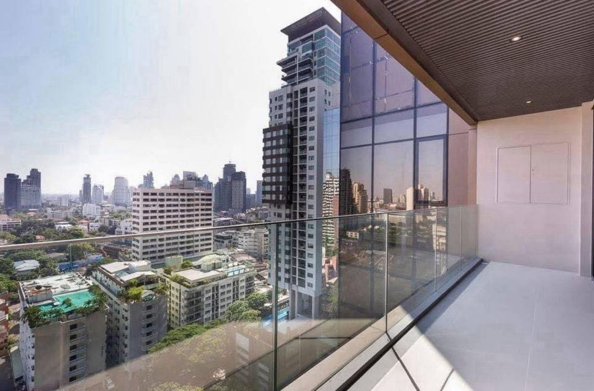 For SaleCondoSukhumvit, Asoke, Thonglor : 📢👇Sell with tenant til 16-10-26
Luxury Condo at Vittorio a top-tier residence located just steps from BTS Phromphong. Surrounded by world-class shopping malls, fine dining, and city life convenience.