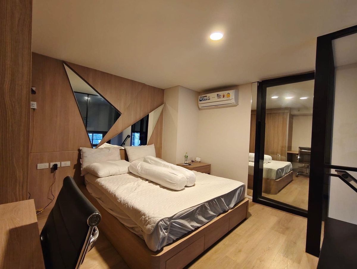 For RentCondoOnnut, Udomsuk : Rent 🚝 SIAMSE Sukhumvit 87 Room 45 sqm. Floor 8 Loft 2 layers - Complete furniture The central part is very good, like a hotel near BTS, the mall is convenient to travel. Price 25,000 baht 
 
