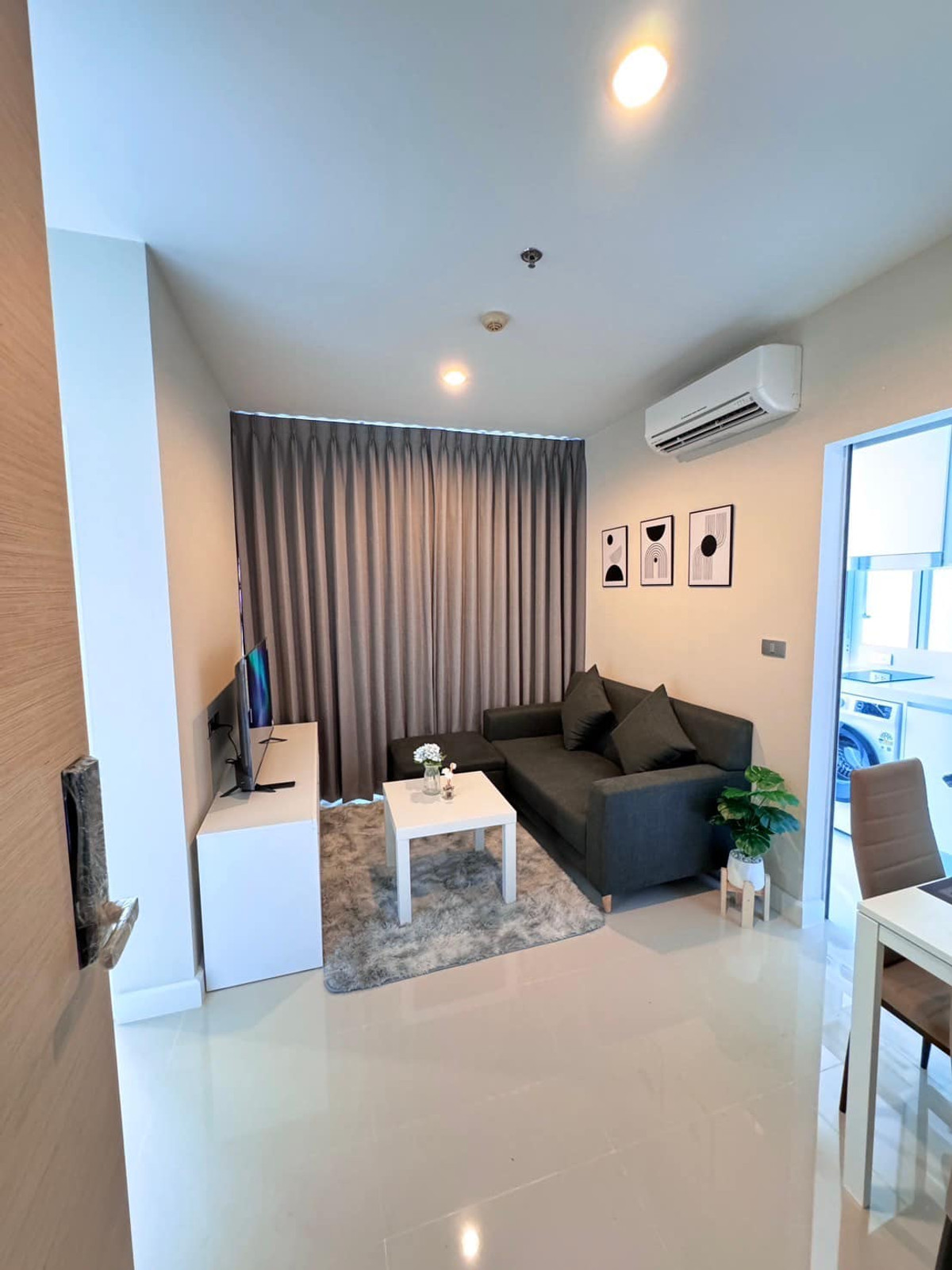 For RentCondoOnnut, Udomsuk : Beautiful room for rent, The Sky Sukhumvit, near BTS Udomsuk, 35 sq m., 18th floor, fully furnished.
