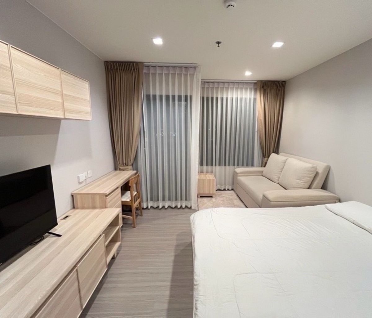ให้เช่าคอนโดท่าพระ ตลาดพลู วุฒากาศ : ปล่อยเช่าคอนโด  life sathorn sierra (คอนโดติดถนนเส้นสาทรและBTSตลาดพลู150ม)
**ไม่รับเอเจ่น**

ขนาด29ตรม ปล่อยเช่า 14,000บาท/เดือน
ชั้น11

เครื่องใช้ไฟฟ้า ครบ
พร้อมเข้าอยู่ได้เลย
- Smart TV
- ตู้เย็น
- ไมโครเวฟ
- เครื่องซักผ้า
- เตาไฟฟ้า ,ที่ดูดควัน
- เครื่
