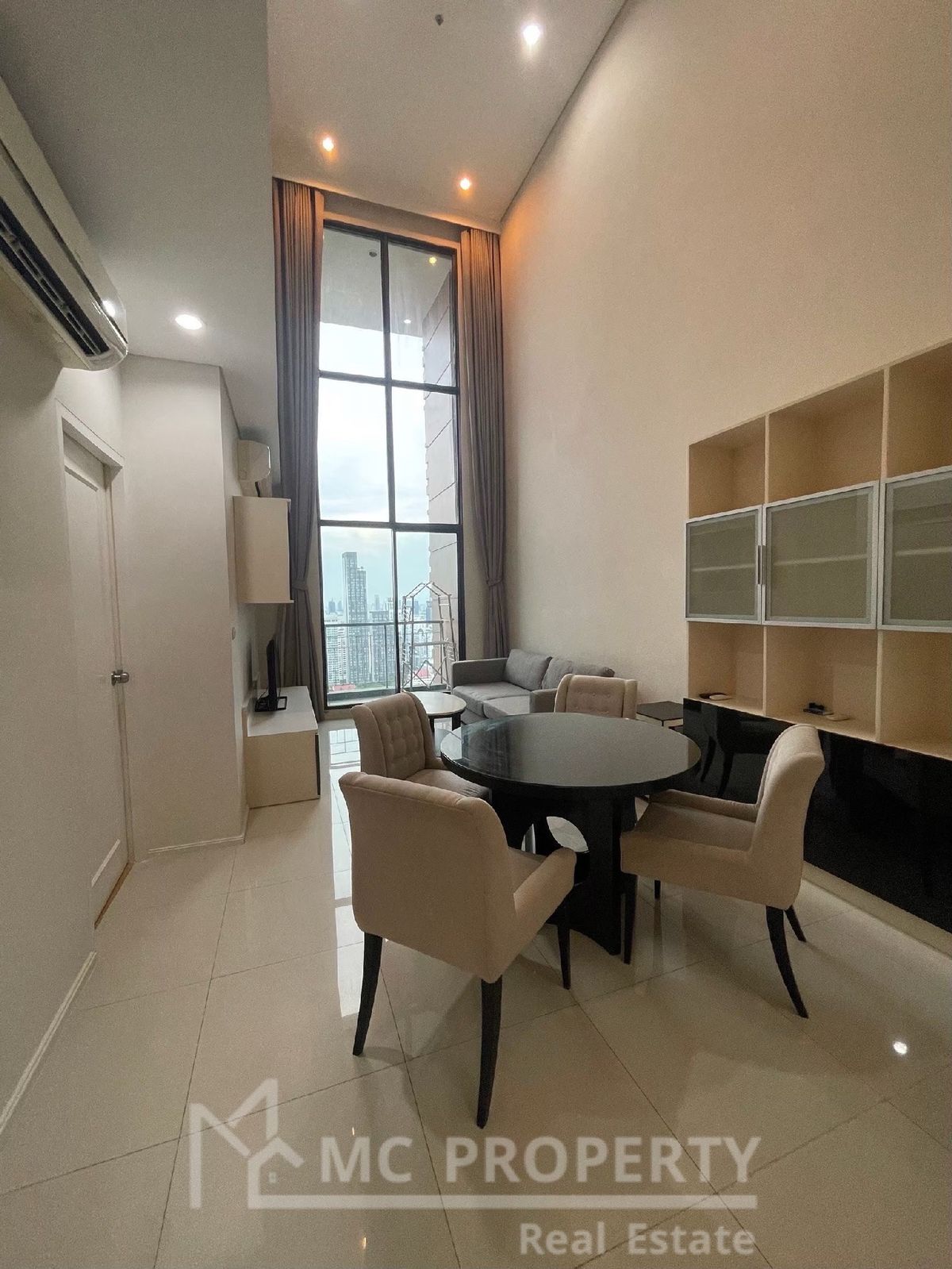 ให้เช่าคอนโดพระราม 9 เพชรบุรีตัดใหม่ RCA : Villa Asoke 2 ห้องนอน 103sqm duplex 30fl ++ ให้เช่าเพียง 50,000 กรุณาติดต่อ 0816878954