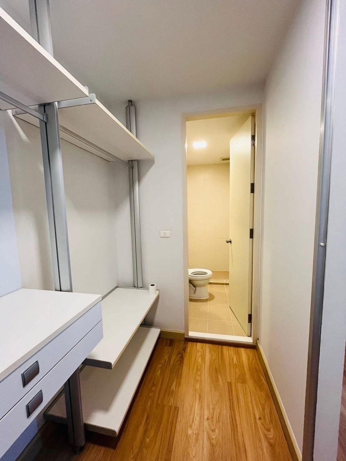 For RentCondoPattanakan, Srinakarin : Rent The Parkland Srinakarin (The Parkland Srinakarin)  🛏️ 2 bedrooms 🛁 2 bathrooms 🛋️ 1 living room size 58 sqm. Building B 12A ✨ Price 15,000 baht ✨  