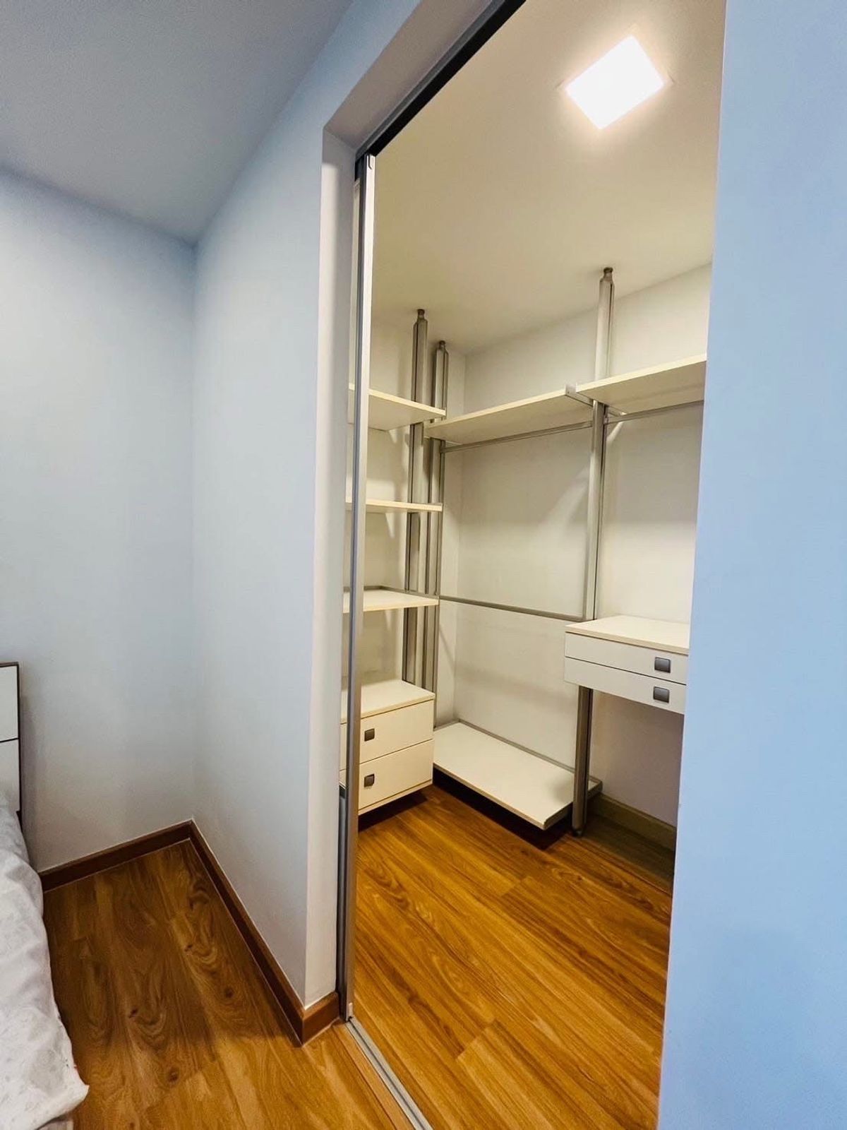 For RentCondoPattanakan, Srinakarin : Rent The Parkland Srinakarin (The Parkland Srinakarin)  🛏️ 2 bedrooms 🛁 2 bathrooms 🛋️ 1 living room size 58 sqm. Building B 12A ✨ Price 15,000 baht ✨  