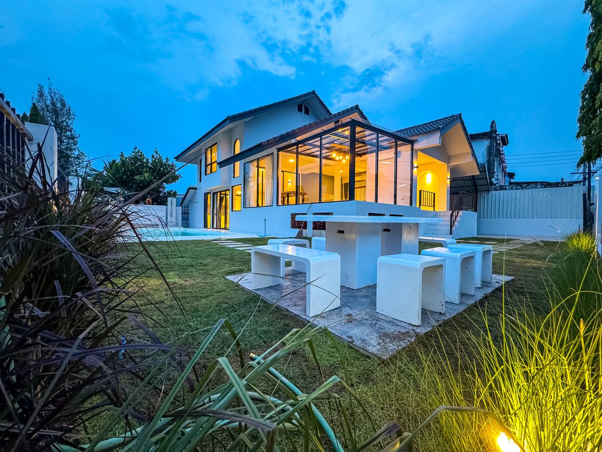 เชียงใหม่ : ขายบ้าน Pool Villa แม่เหียะ ใกล้สนามบิน ใกล้โรงเรียนสารสาสน์