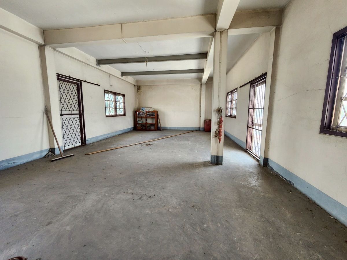 For SaleShop HousePinklao, Charansanitwong : For sale: 4-storey commercial building with vacant land, on Phra Borom Road, size 278 sq.w., with a building on 106 sq.w. of land, vacant land with no buildings, 172 sq.w.