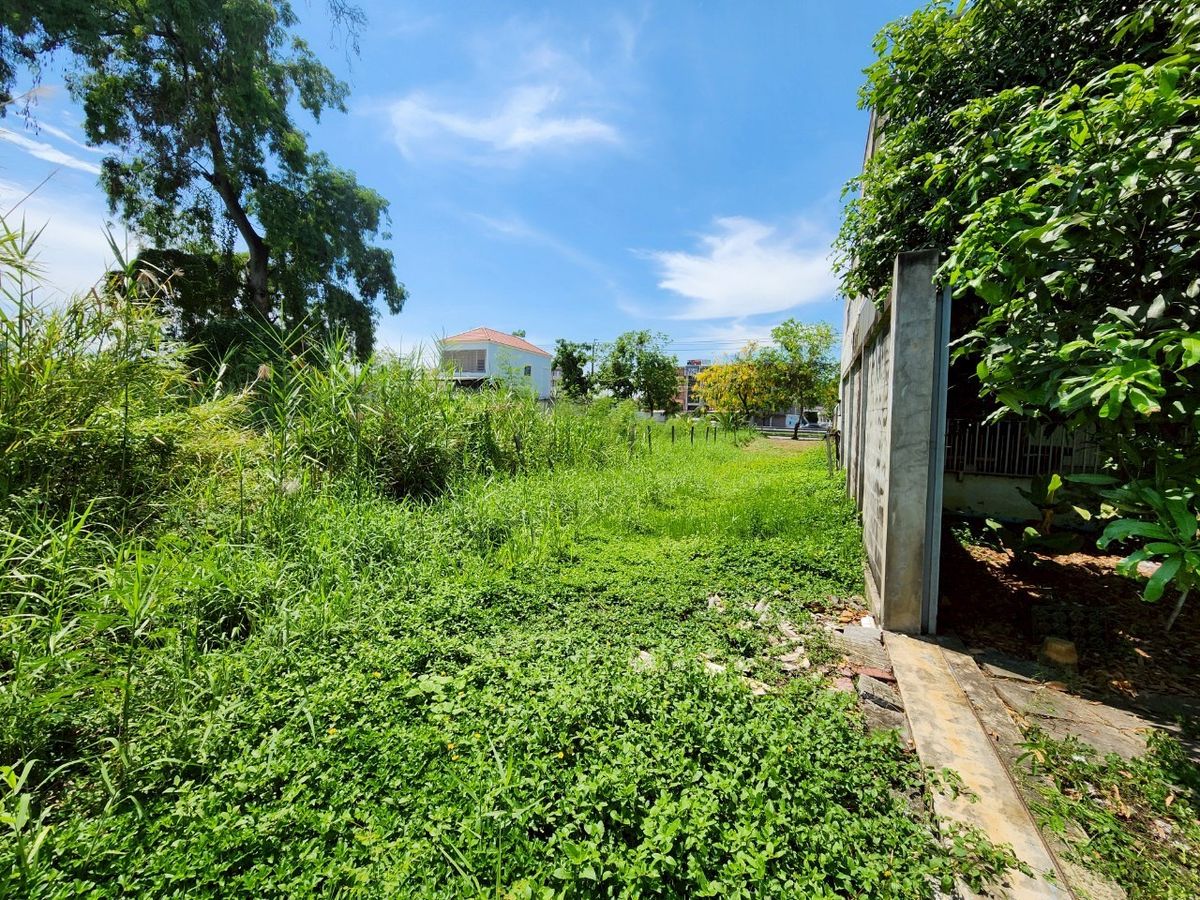 For SaleShop HousePinklao, Charansanitwong : For sale: 4-storey commercial building with vacant land, on Phra Borom Road, size 278 sq.w., with a building on 106 sq.w. of land, vacant land with no buildings, 172 sq.w.