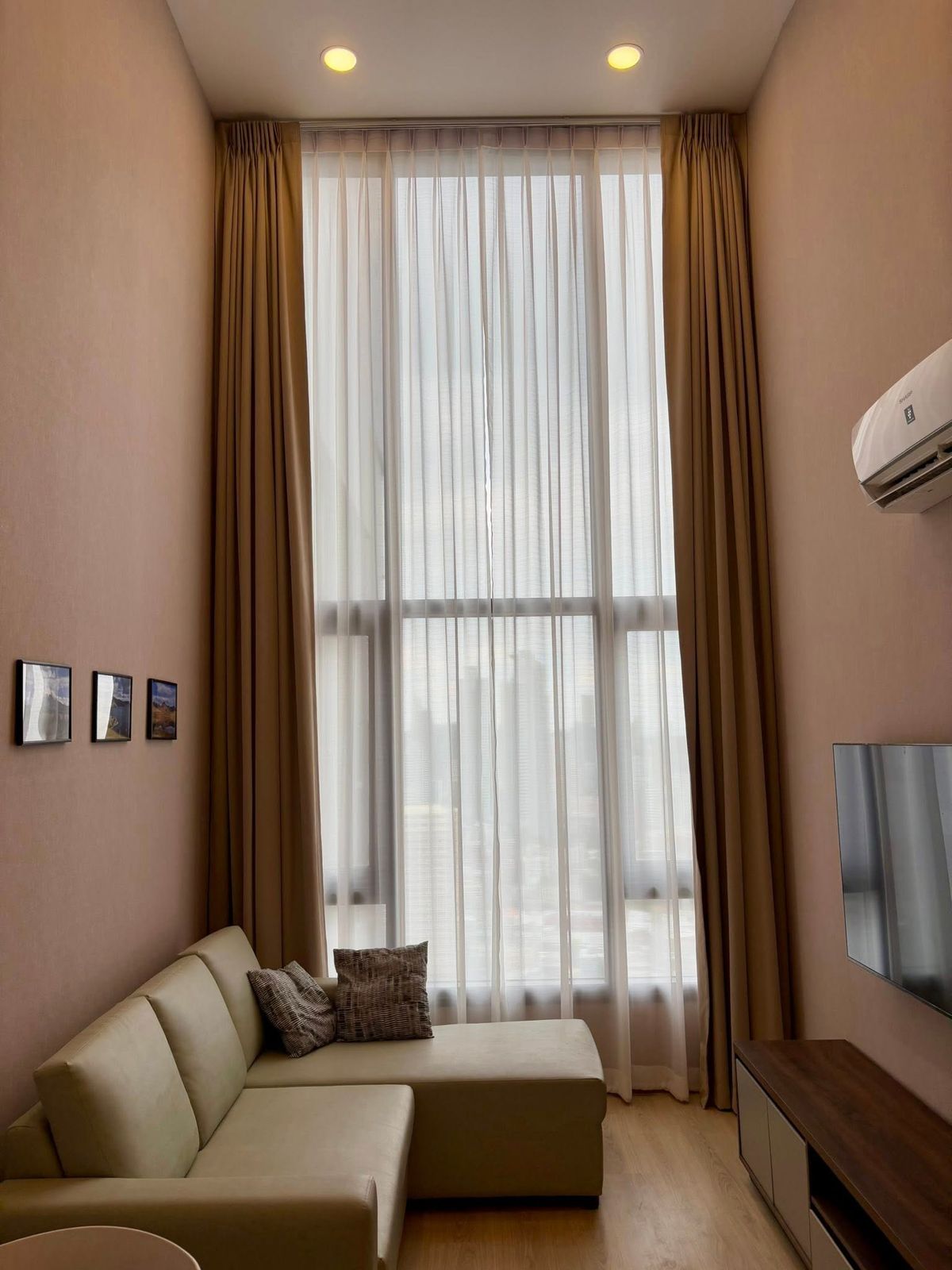 ให้เช่าคอนโดคลองเตย กล้วยน้ำไท : *FOR RENT* Life Rama 4-Asoke Near MRT Queen Sirikit National Convention Center (PTR1136)