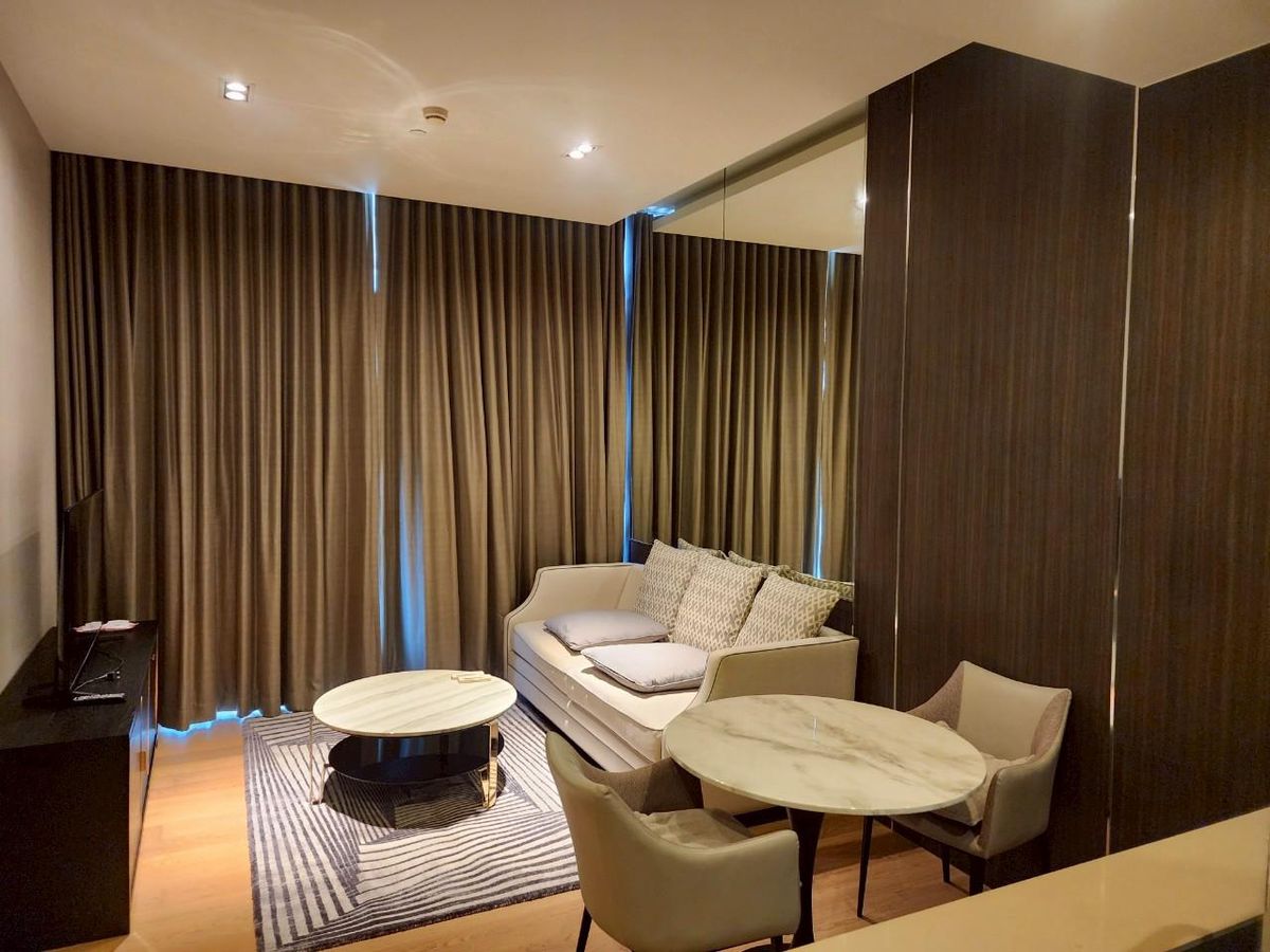 ให้เช่าคอนโดสีลม ศาลาแดง บางรัก : SALADAENG One | Newly Renovated | 1Bed 50 Sqm | Move-in Ready !!