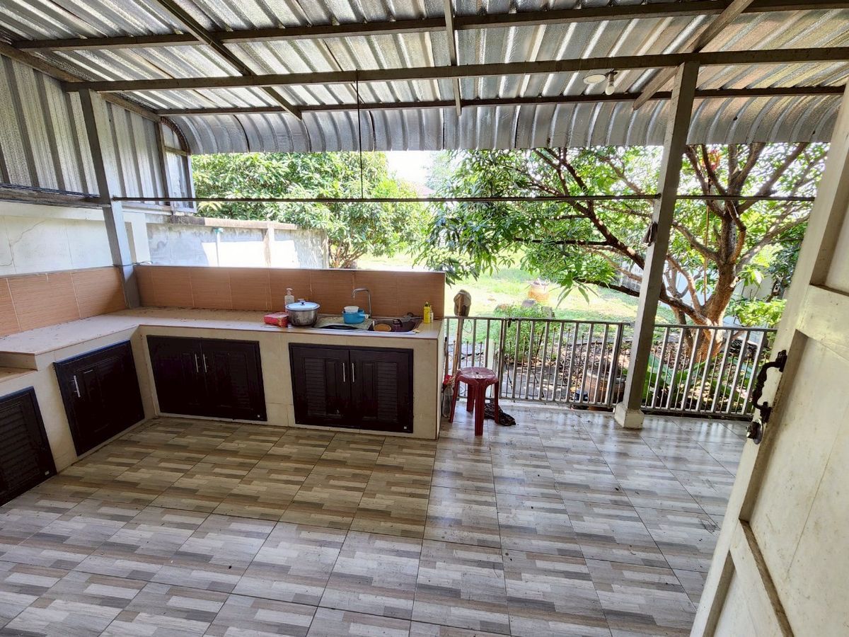 For SaleShop HousePinklao, Charansanitwong : For sale: 4-storey commercial building with vacant land, on Phra Borom Road, size 278 sq.w., with a building on 106 sq.w. of land, vacant land with no buildings, 172 sq.w.