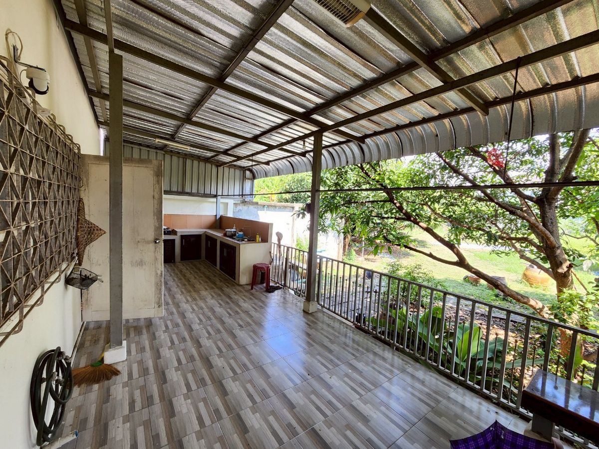 For SaleShop HousePinklao, Charansanitwong : For sale: 4-storey commercial building with vacant land, on Phra Borom Road, size 278 sq.w., with a building on 106 sq.w. of land, vacant land with no buildings, 172 sq.w.