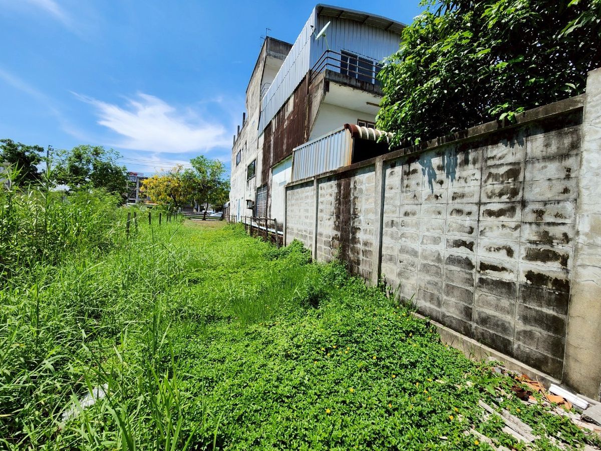 For SaleShop HousePinklao, Charansanitwong : For sale: 4-storey commercial building with vacant land, on Phra Borom Road, size 278 sq.w., with a building on 106 sq.w. of land, vacant land with no buildings, 172 sq.w.