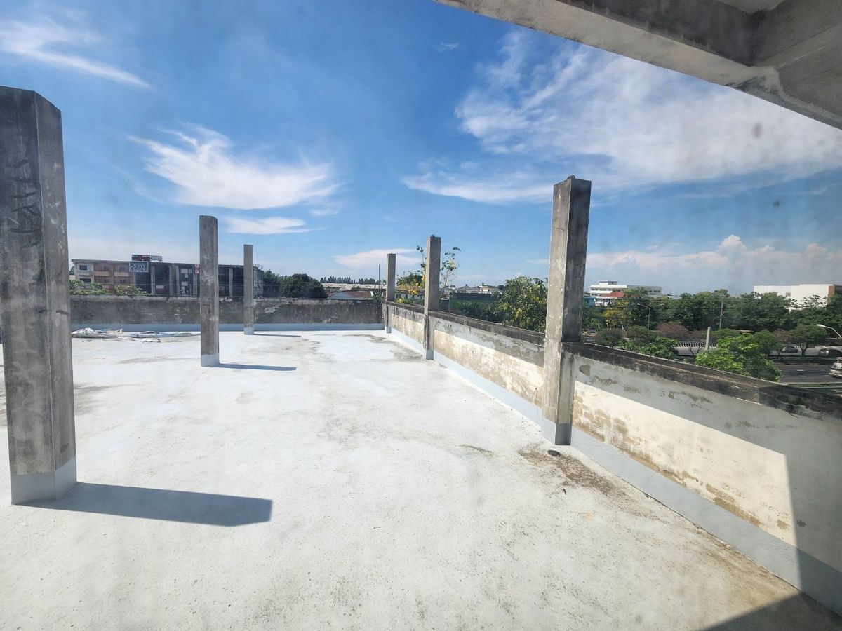 For SaleShop HousePinklao, Charansanitwong : For sale: 4-storey commercial building with vacant land, on Phra Borom Road, size 278 sq.w., with a building on 106 sq.w. of land, vacant land with no buildings, 172 sq.w.