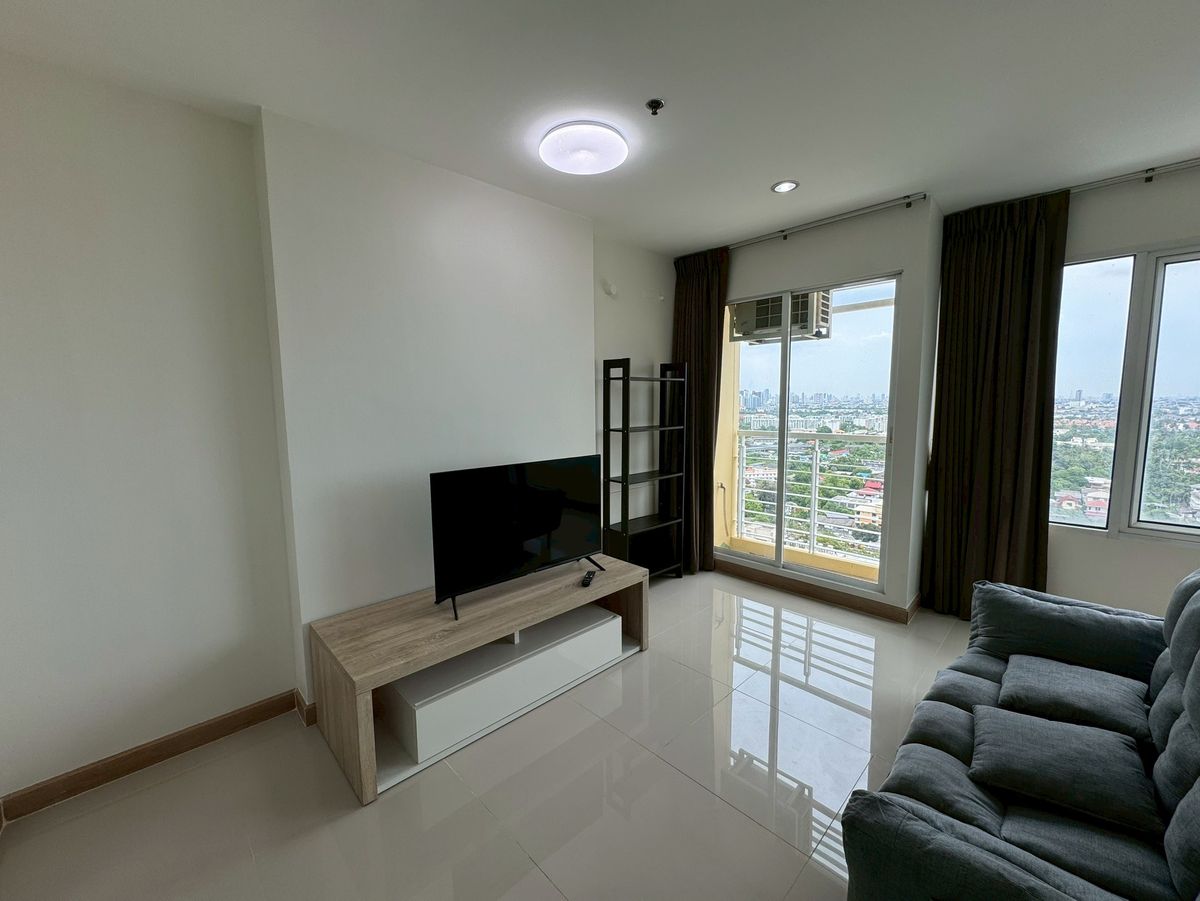 For RentCondoBang kae, Phetkasem : New renovated ready to stay. The wide room is comfortable, attached to Petchkasem.