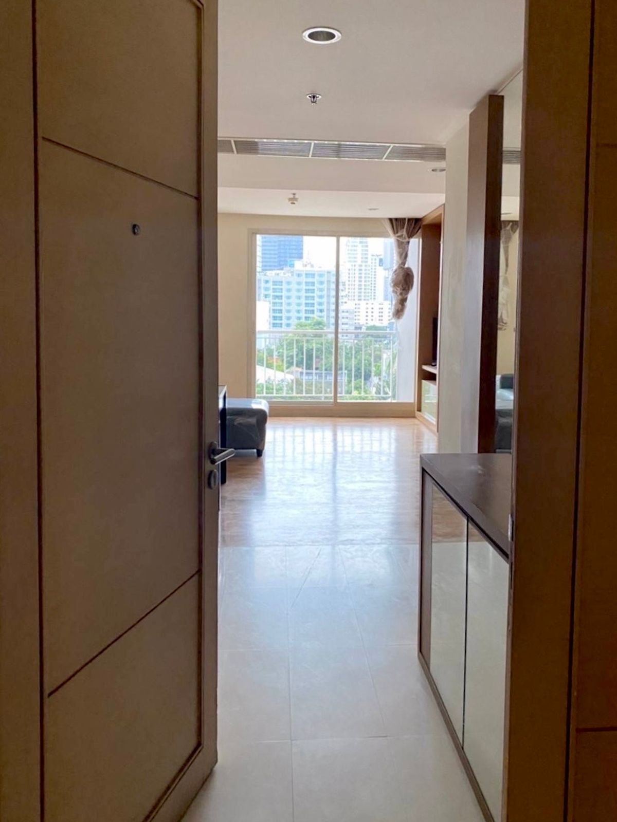 ให้เช่าคอนโดสุขุมวิท อโศก ทองหล่อ : For rent 1 bed 57 sqm big room low price 28,000 baht