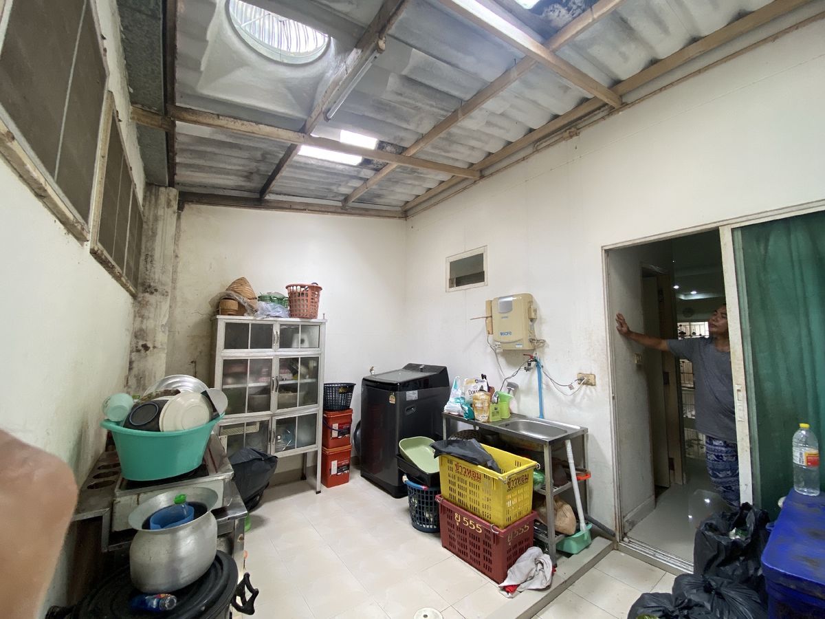 ขายทาวน์โฮมลาดพร้าว101 แฮปปี้แลนด์ : ขายด่วน! ทาวน์เฮ้าส์2ชั้น ใกล้สถานีBTS ลาดพร้าว101 3น.2น.1แอร์บ้านใหม่ 2ปี
ต่อเติมหลังคาทั้งหน้า-หลังบ้าน ทางลัดไปถนนเลียบทางด่วนเอกมัยรามอินทรา(ราคาต่อรองได้)