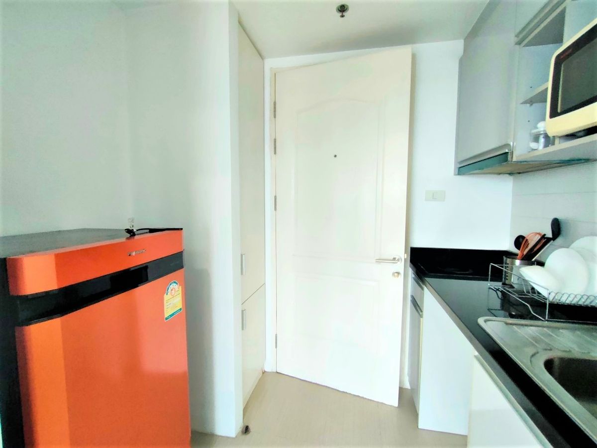 For RentCondoBang kae, Phetkasem : New renovated ready to stay. The wide room is comfortable, attached to Petchkasem.