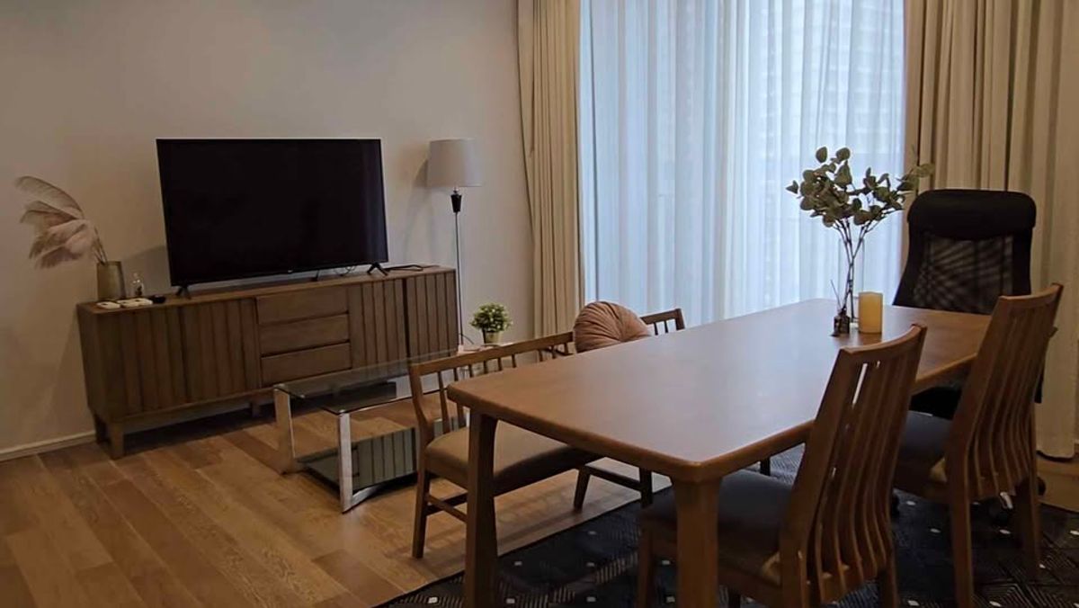 ให้เช่าคอนโดวิทยุ ชิดลม หลังสวน : For rent Muniq Langsuan 2 beds 3baths size 86 sq.m. F/F Pet friendly
