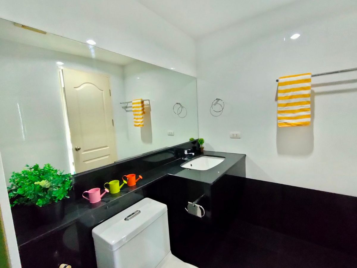 For RentCondoBang kae, Phetkasem : New renovated ready to stay. The wide room is comfortable, attached to Petchkasem.