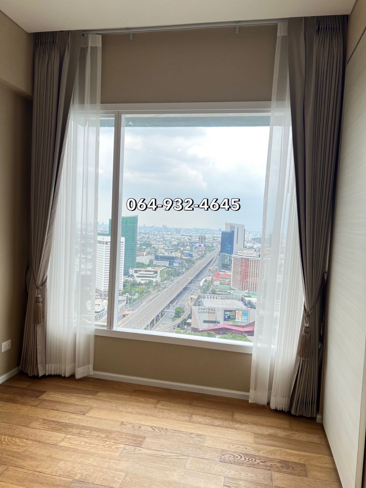 ขายคอนโดลาดพร้าว เซ็นทรัลลาดพร้าว : วิวสวนจตุจักร The Saint Residences 1ห้องนอน 30ตร.ม ไม่เคยเข้าอยู่ ติดต่อ 064-932-4645