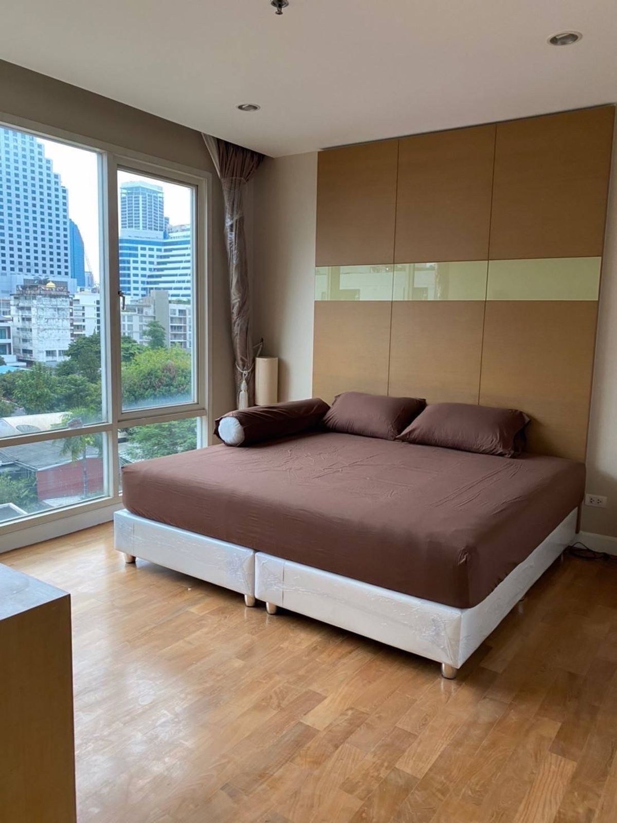ให้เช่าคอนโดสุขุมวิท อโศก ทองหล่อ : For rent 1 bed 57 sqm big room low price 28,000 baht