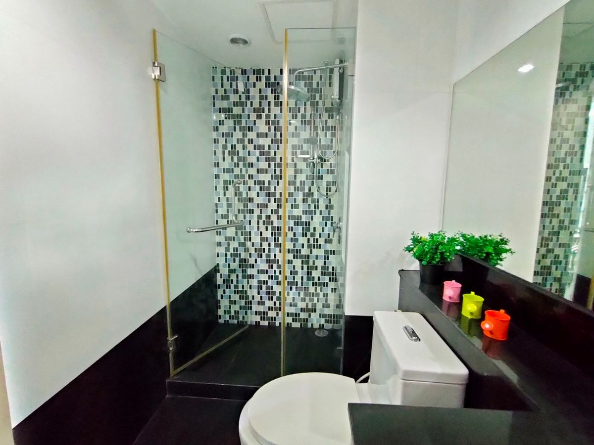 For RentCondoBang kae, Phetkasem : New renovated ready to stay. The wide room is comfortable, attached to Petchkasem.