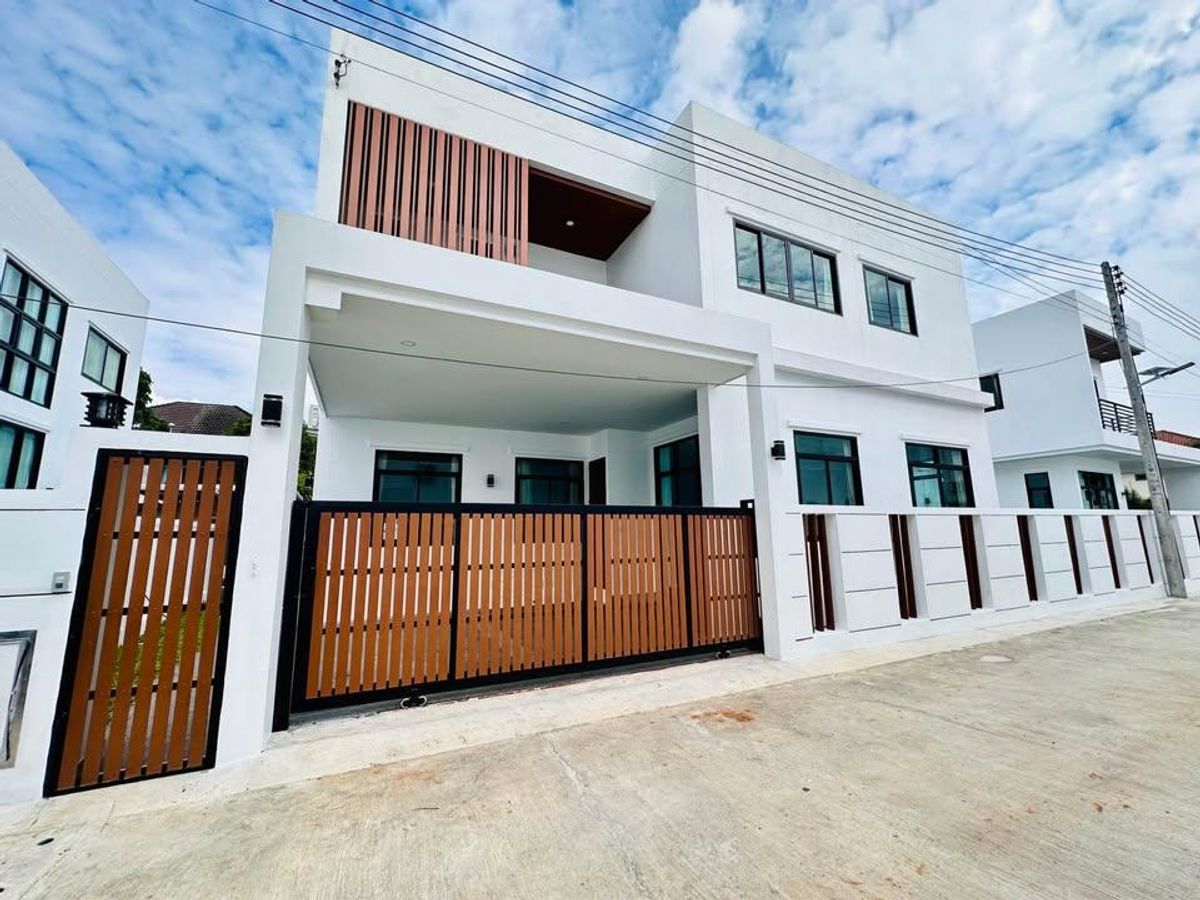 ให้เช่าบ้านเชียงใหม่ : บ้านในโครงการ ให้เช่าเดือนละ 40,000 บาท ใกล้บิ๊กซีแม่เหียะเพียง 10 นาที No.9H904