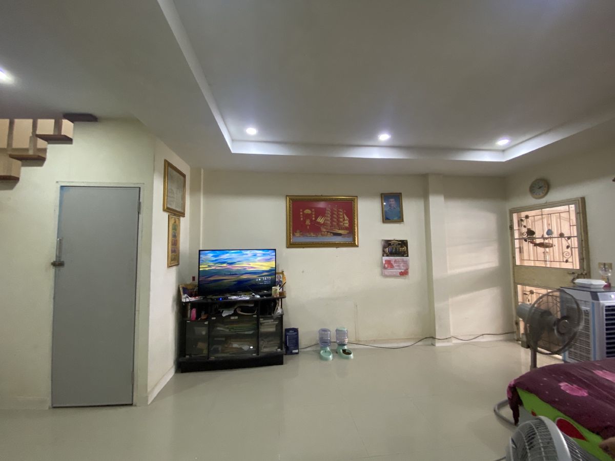 ขายทาวน์โฮมลาดพร้าว101 แฮปปี้แลนด์ : ขายด่วน! ทาวน์เฮ้าส์2ชั้น ใกล้สถานีBTS ลาดพร้าว101 3น.2น.1แอร์บ้านใหม่ 2ปี
ต่อเติมหลังคาทั้งหน้า-หลังบ้าน ทางลัดไปถนนเลียบทางด่วนเอกมัยรามอินทรา(ราคาต่อรองได้)