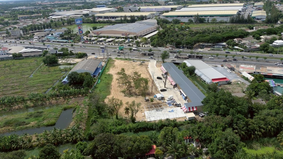 ให้เช่าที่ดินปิ่นเกล้า จรัญสนิทวงศ์ : โอกาสทอง! ให้เช่าที่ดินติดถนนบรมราชชนนี 1 ไร่ สามพราน นครปฐม ทำเลธุรกิจศักยภาพสูง (แปลงที่ 1) - พิเศษ! ไม่มีค่าหน้าดิน!