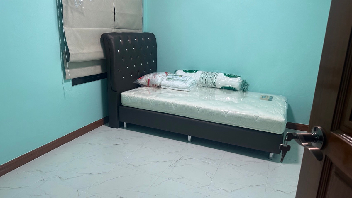 Ratchada area, 2 -story house, 45 sq.w., 200 sq.m., 2 water Huai Khwang 4air conditioner with Ferre, KIS International School 900 M.4 Loading...