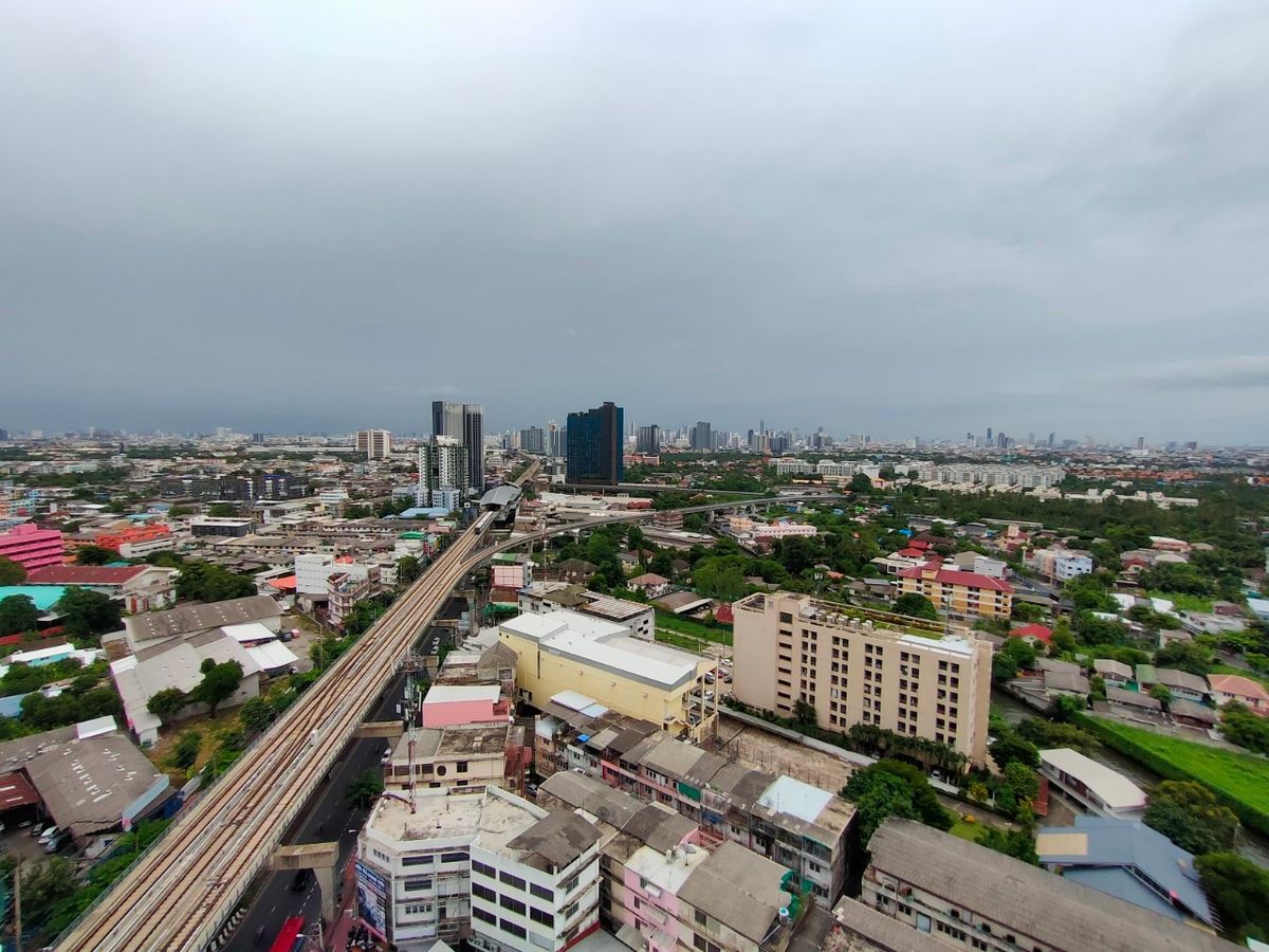 For RentCondoBang kae, Phetkasem : New renovated ready to stay. The wide room is comfortable, attached to Petchkasem.