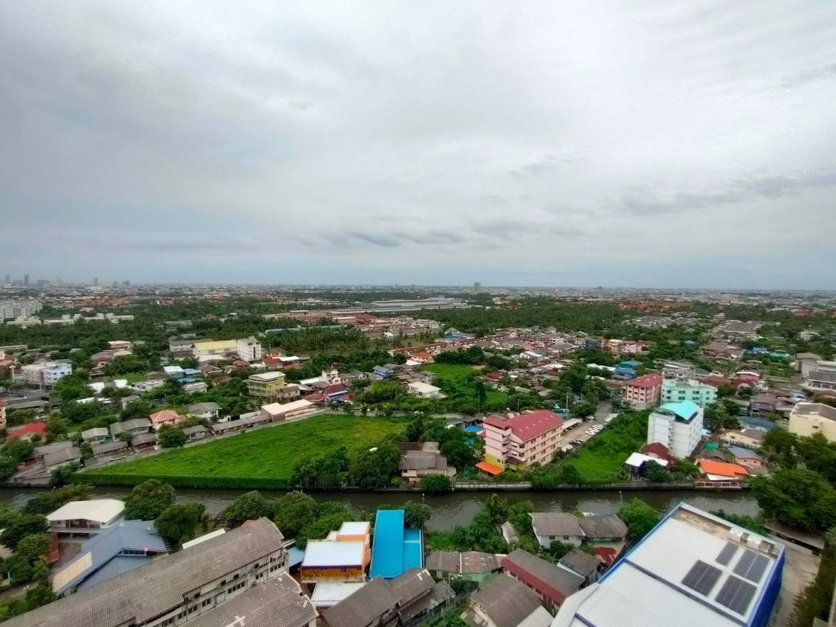 For RentCondoBang kae, Phetkasem : New renovated ready to stay. The wide room is comfortable, attached to Petchkasem.