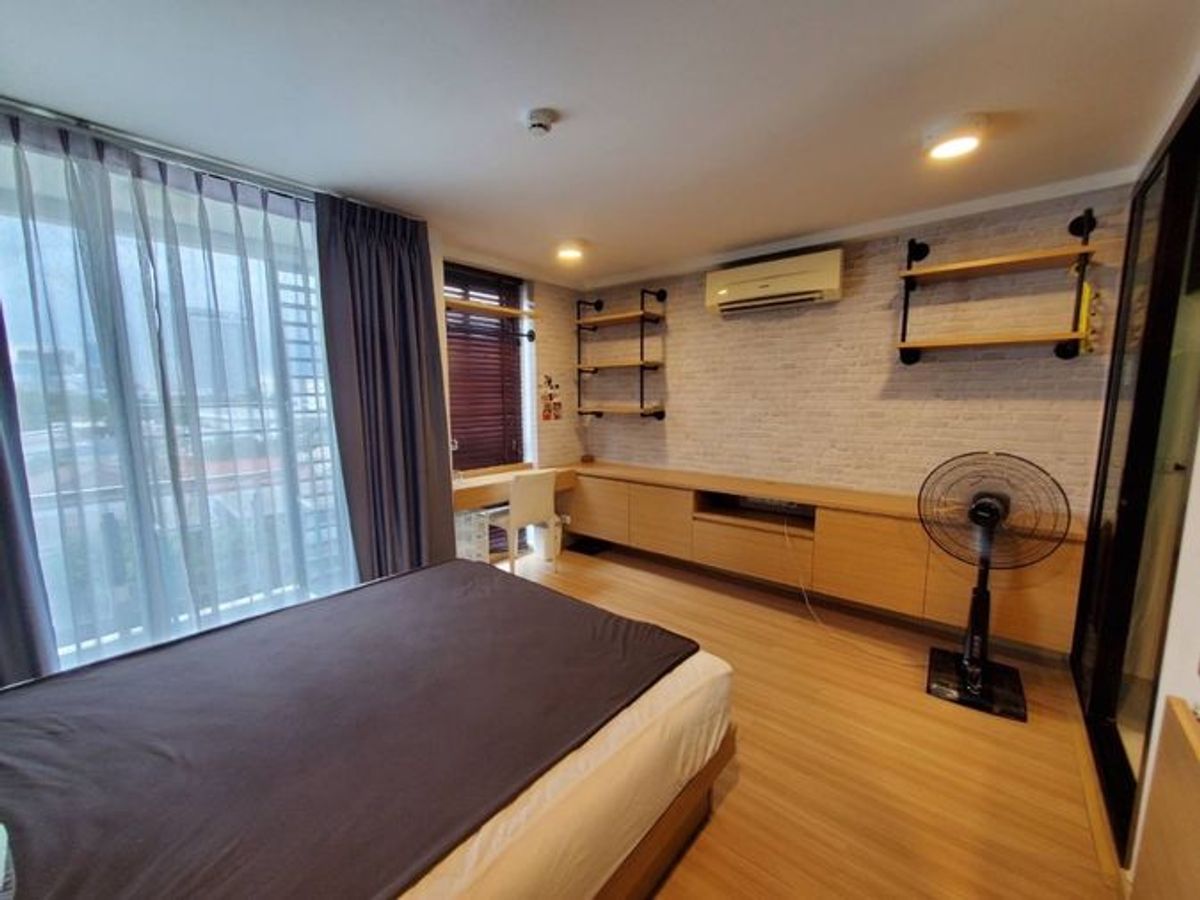 For RentCondoRatchadapisek, Huaikwang, Suttisan : Low Rise no earthquake cracks, Fully Furnished with nice Built in, Full Facility