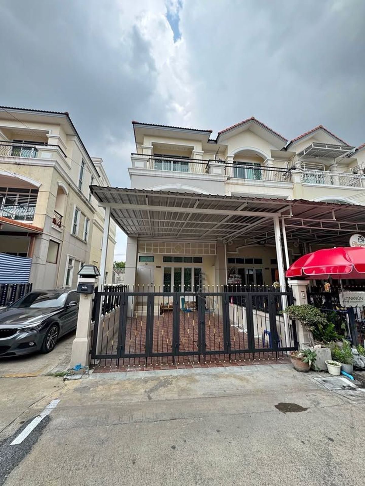 For RentTownhomeLadprao101, Happy Land, The Mall Bang Kapi : B967 Rent a townhome behind the corner Sirin Home Village  Soi Lat Phrao 101