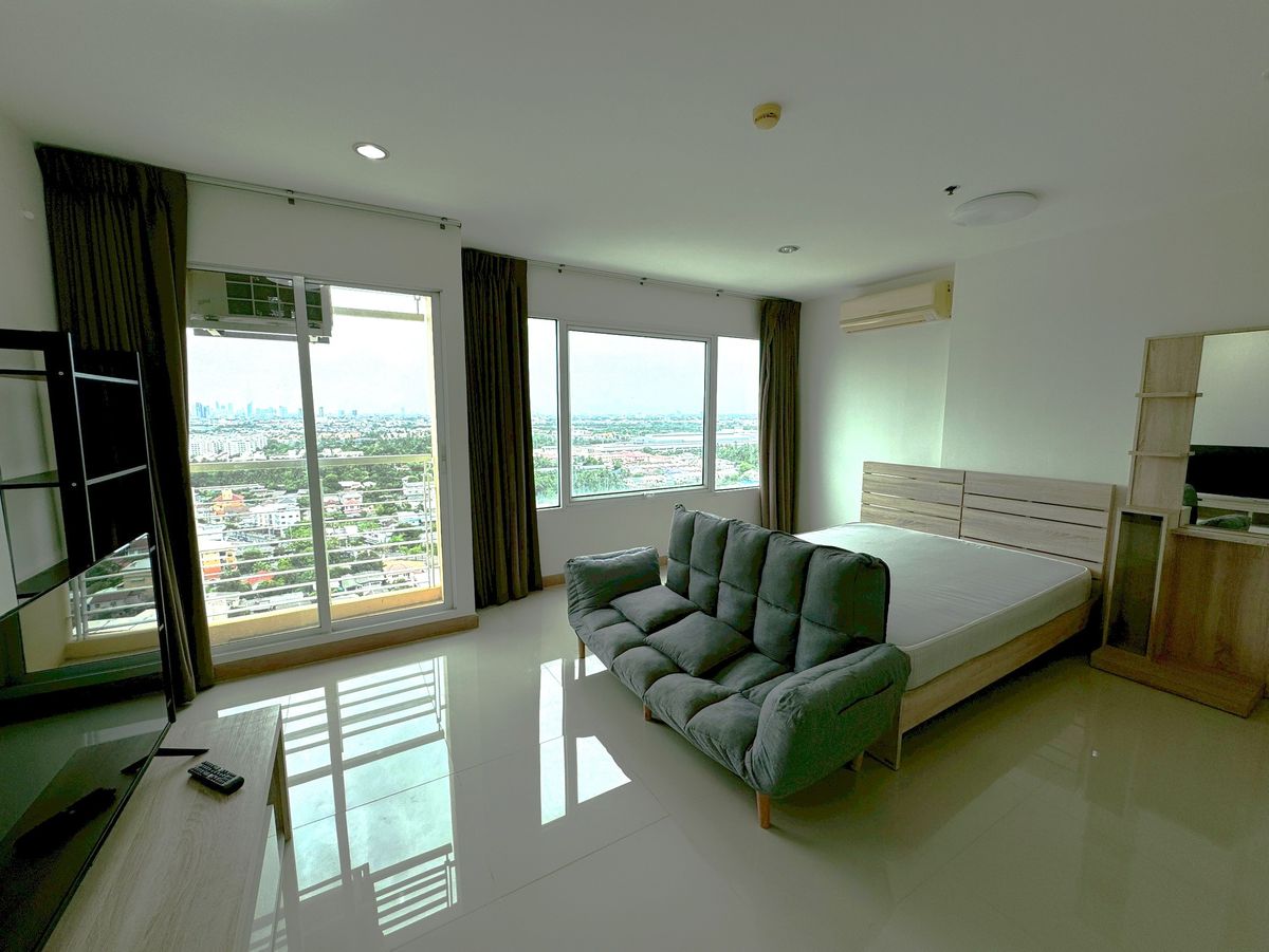 For RentCondoBang kae, Phetkasem : New renovated ready to stay. The wide room is comfortable, attached to Petchkasem.