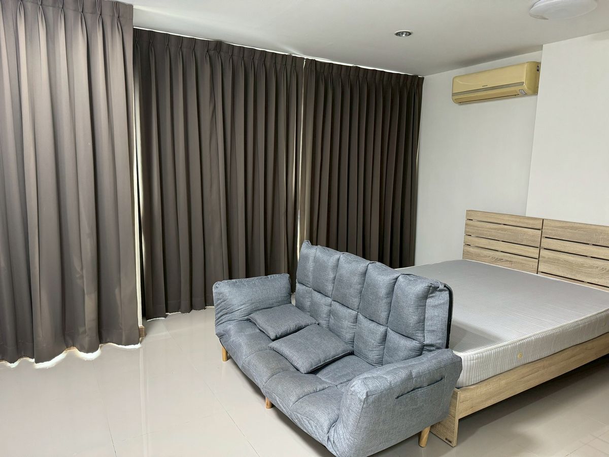 For RentCondoBang kae, Phetkasem : New renovated ready to stay. The wide room is comfortable, attached to Petchkasem.