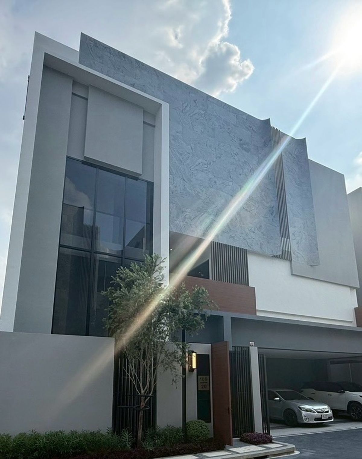 ให้เช่าบ้านพัฒนาการ ศรีนครินทร์ : ให้เช่าด่วน Luxury collection ของแสนสิริ โครงการ bugaan krungthep kreethaบ้านใหม่สวยมาก🎉