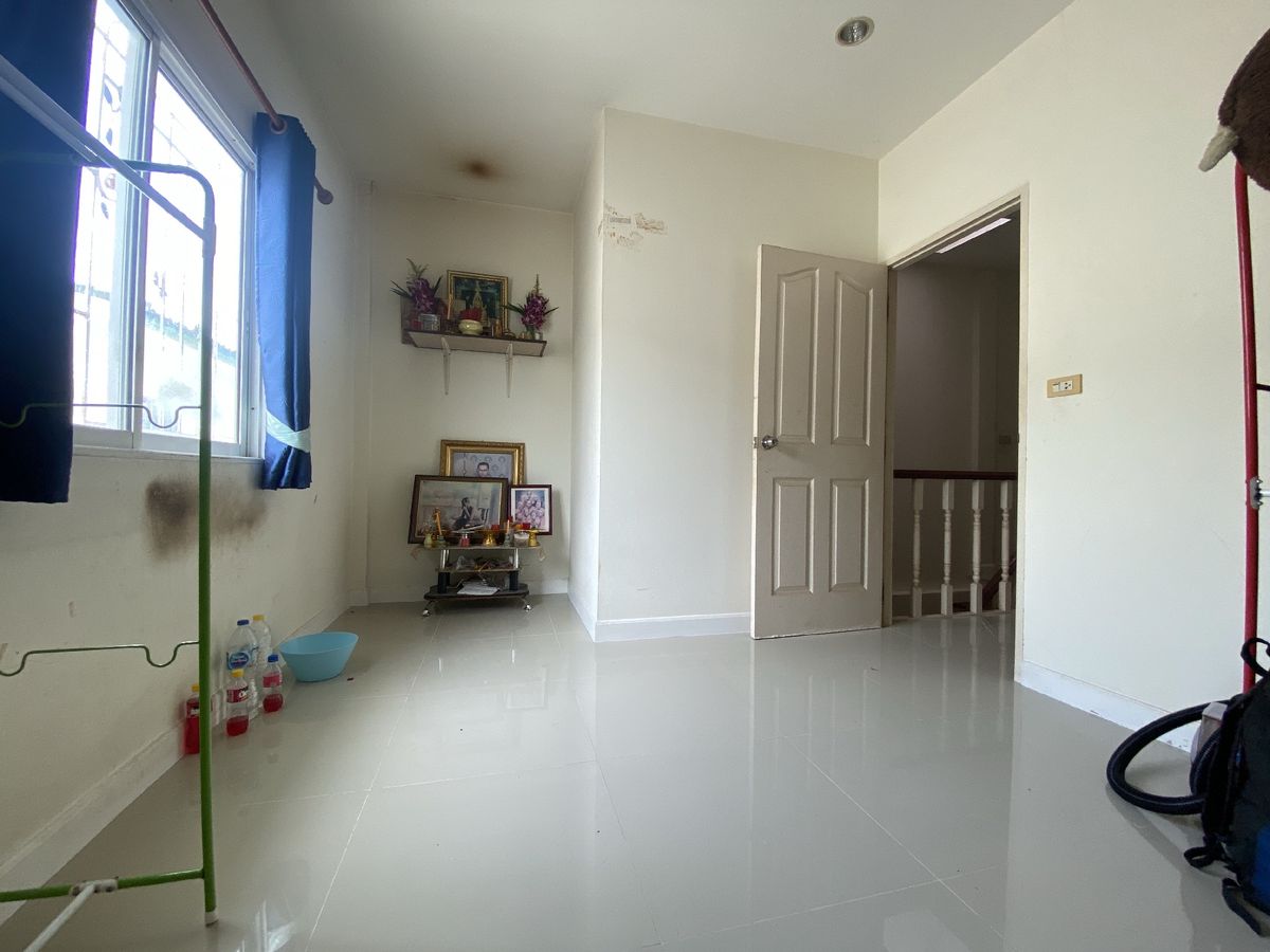 ขายทาวน์โฮมลาดพร้าว101 แฮปปี้แลนด์ : ขายด่วน! ทาวน์เฮ้าส์2ชั้น ใกล้สถานีBTS ลาดพร้าว101 3น.2น.1แอร์บ้านใหม่ 2ปี
ต่อเติมหลังคาทั้งหน้า-หลังบ้าน ทางลัดไปถนนเลียบทางด่วนเอกมัยรามอินทรา(ราคาต่อรองได้)