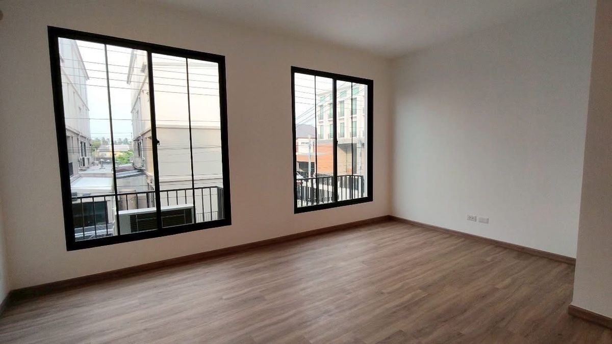 ให้เช่าทาวน์โฮมบางแค เพชรเกษม : ✨ ขาย / ให้เช่า ทาวน์โฮมหรู สไตล์ Colonial Classic บ้านใหม่มาก! ยังไม่เคยอยู่อาศัย ✨