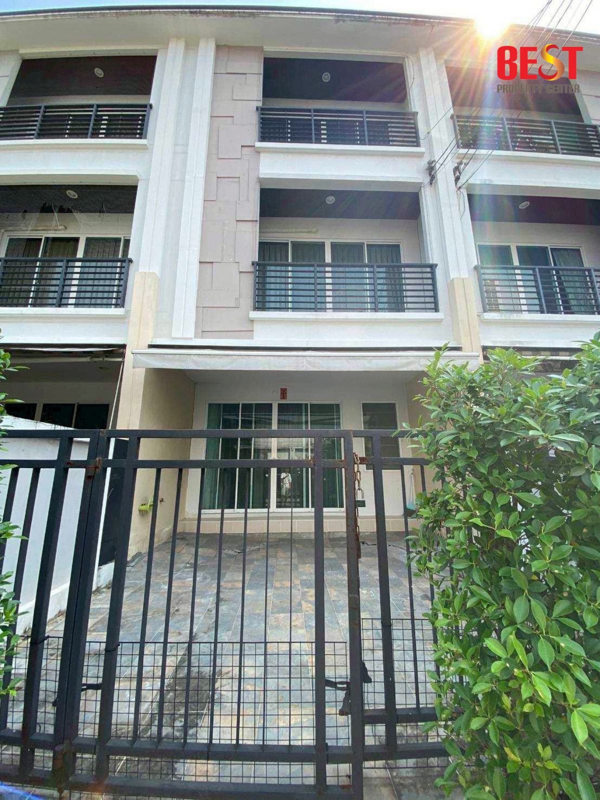 For SaleTownhomePattanakan, Srinakarin : ✨ 3 -story townhome, Golden location, Srinakarin! S-Sense house, opposite the Seacon/Paradise ✨