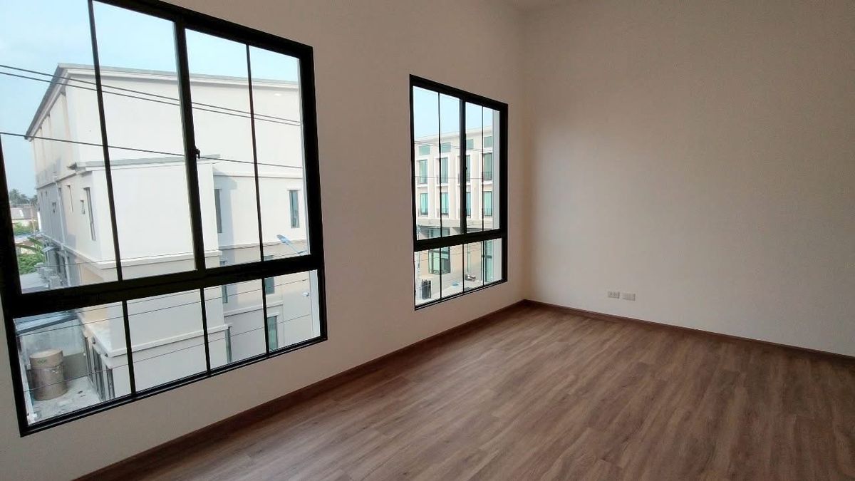 ให้เช่าทาวน์โฮมบางแค เพชรเกษม : ✨ ขาย / ให้เช่า ทาวน์โฮมหรู สไตล์ Colonial Classic บ้านใหม่มาก! ยังไม่เคยอยู่อาศัย ✨