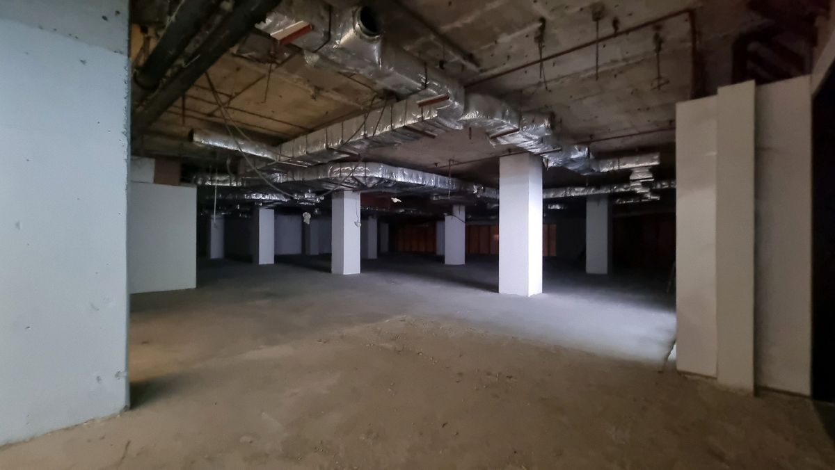 For RentRetail SpaceWitthayu, Chidlom, Langsuan, Ploenchit : BTS Ploenchit, rent a large space for opening a shop. owner for consider every business. G floor 1007 sq.m.,  